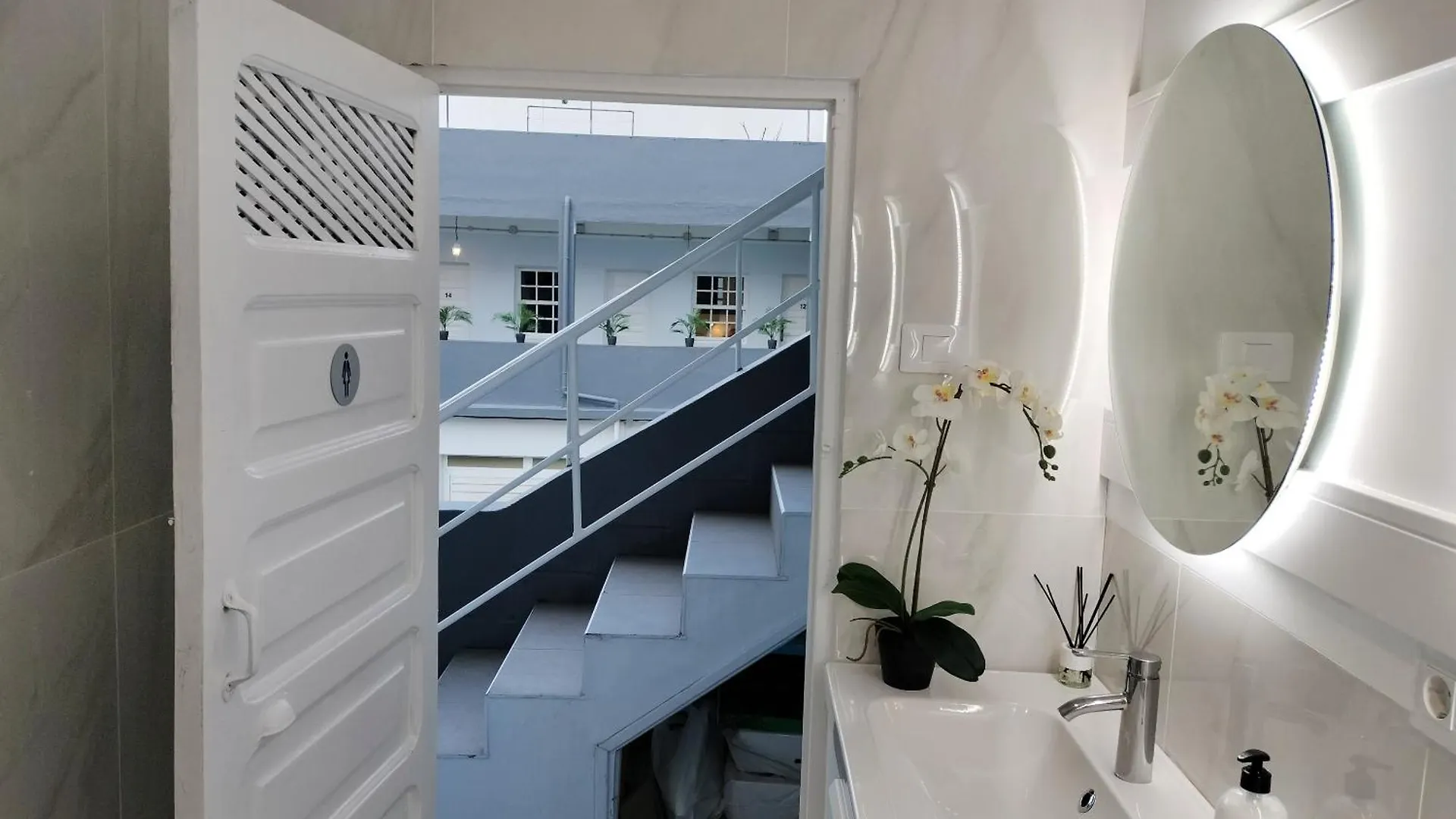 Room27- City Center La Laguna  Couette-café